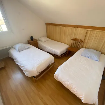 Chalet Rouge Gazon Site Naturel Classe Saint-Maurice-sur-Moselle