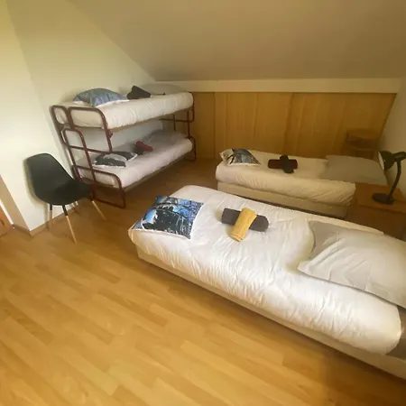 Chalet Rouge Gazon Site Naturel Classe *
