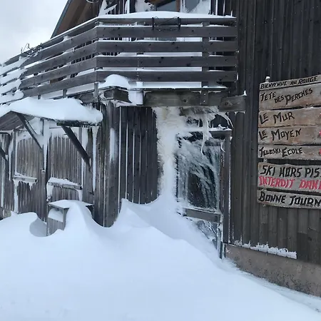 Chalet Rouge Gazon Site Naturel Classe Saint-Maurice-sur-Moselle